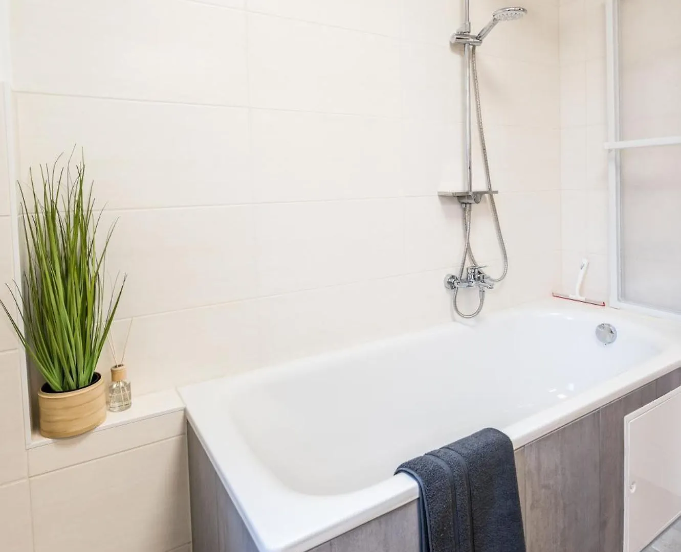 Daire Cozyhomz Ferienwohnung Bis 5 Personen Mit Stellplatz Dresden Almanya